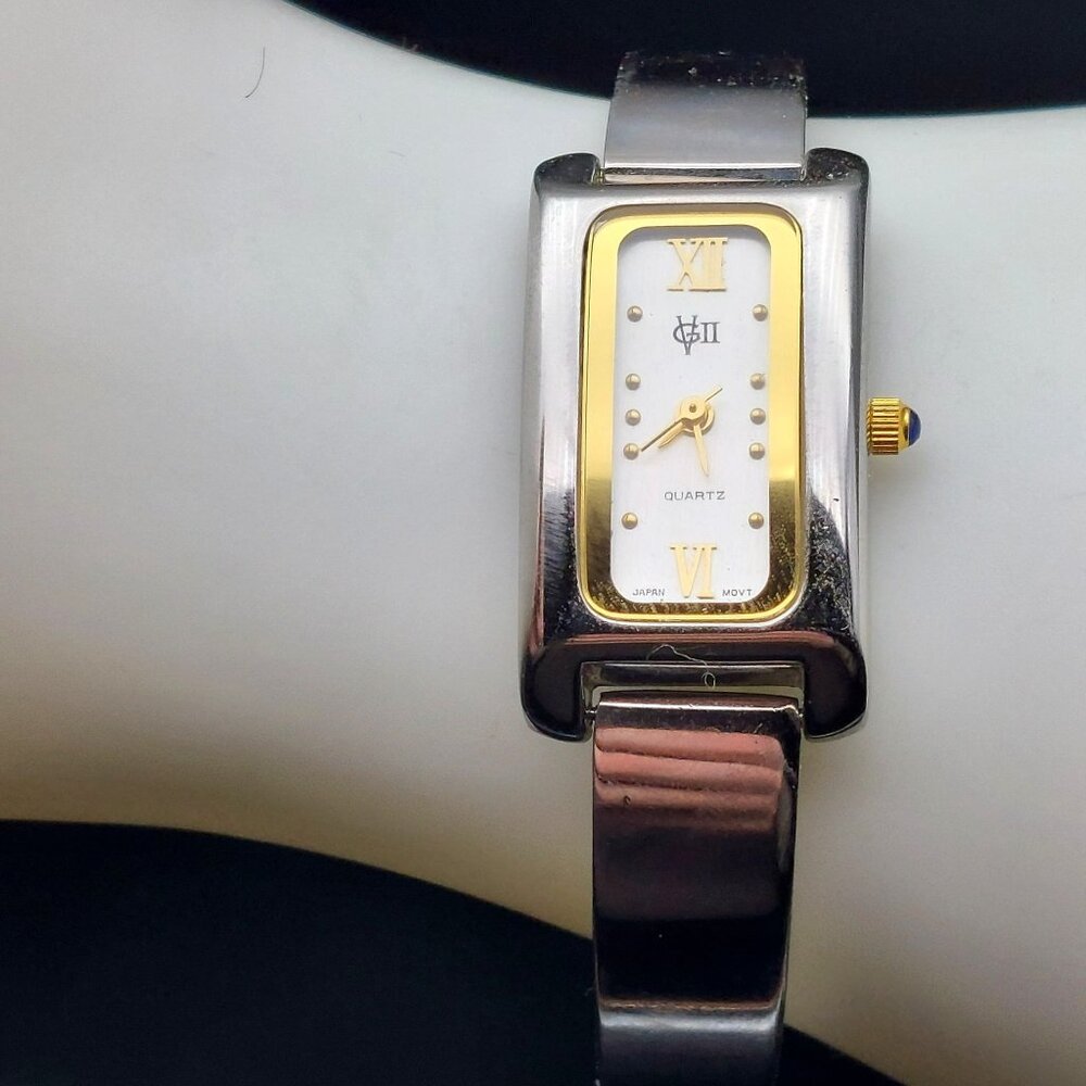 Gloria Vanderbilt GVII Womens Quartz Wristwatch Stainless Steel & Gold-Tone Roma